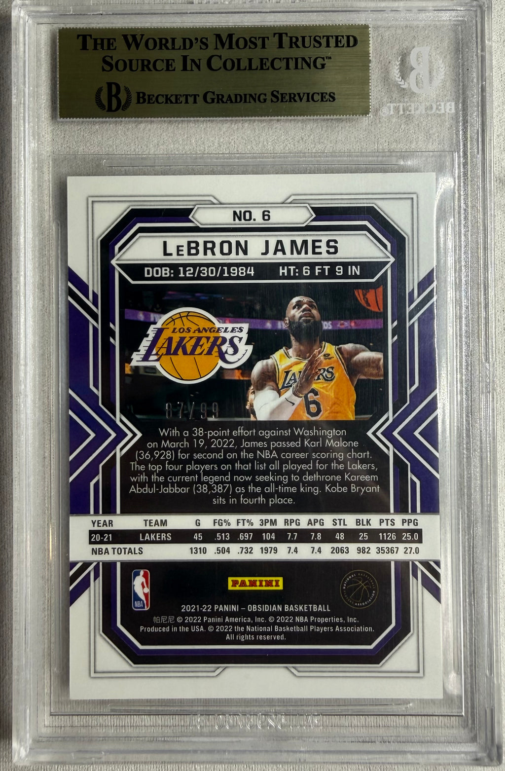 2021-2022 Panini Obsidian Electric Etch Yellow Green Flood Lebron James #6 BGS 9.5