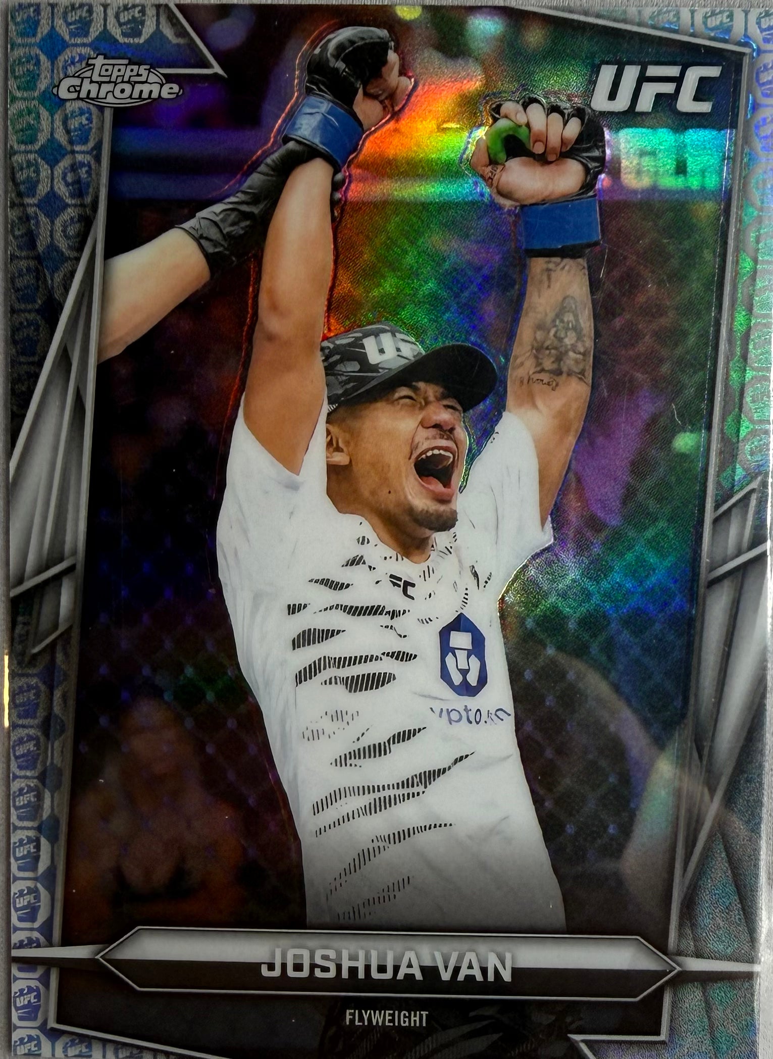 Joshua Van 2026 Topps Chrome UFC Glove Refractor #15